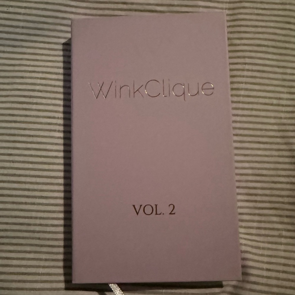 Wink clique vol 2 lash book